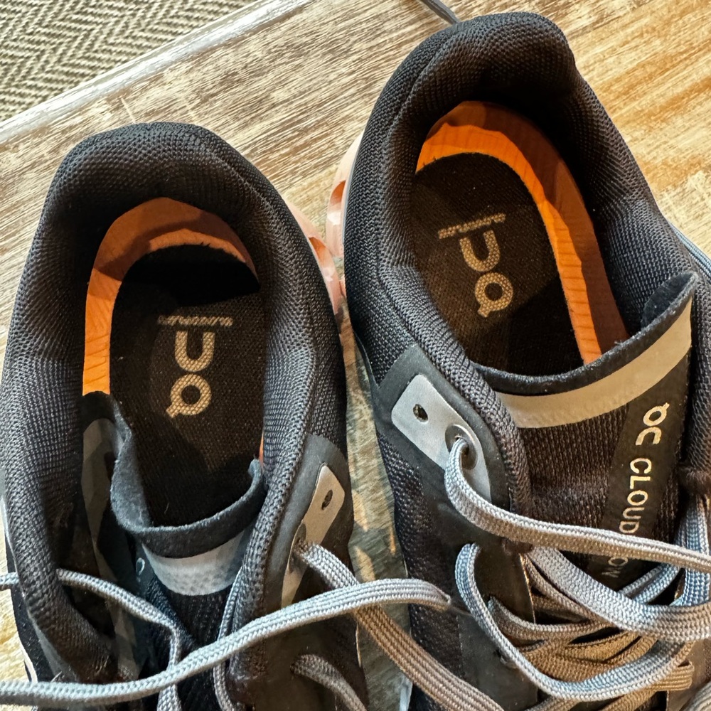 On Cloudflow 3 running shoes - image 6